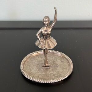 Ballerina ring holder